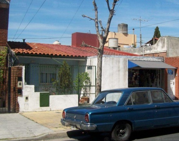 Venta Casa en lote 8,66x27,7 para 2 familias o para emprendimiento inmobiliario - Villa Riachuelo