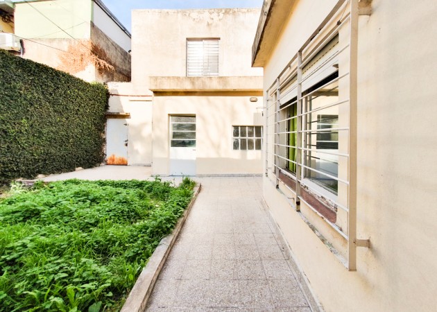 Venta PH de 3 1/2 ambientes entrada independiente y patio a reciclar NUEVO PRECIO - Villa Lugano