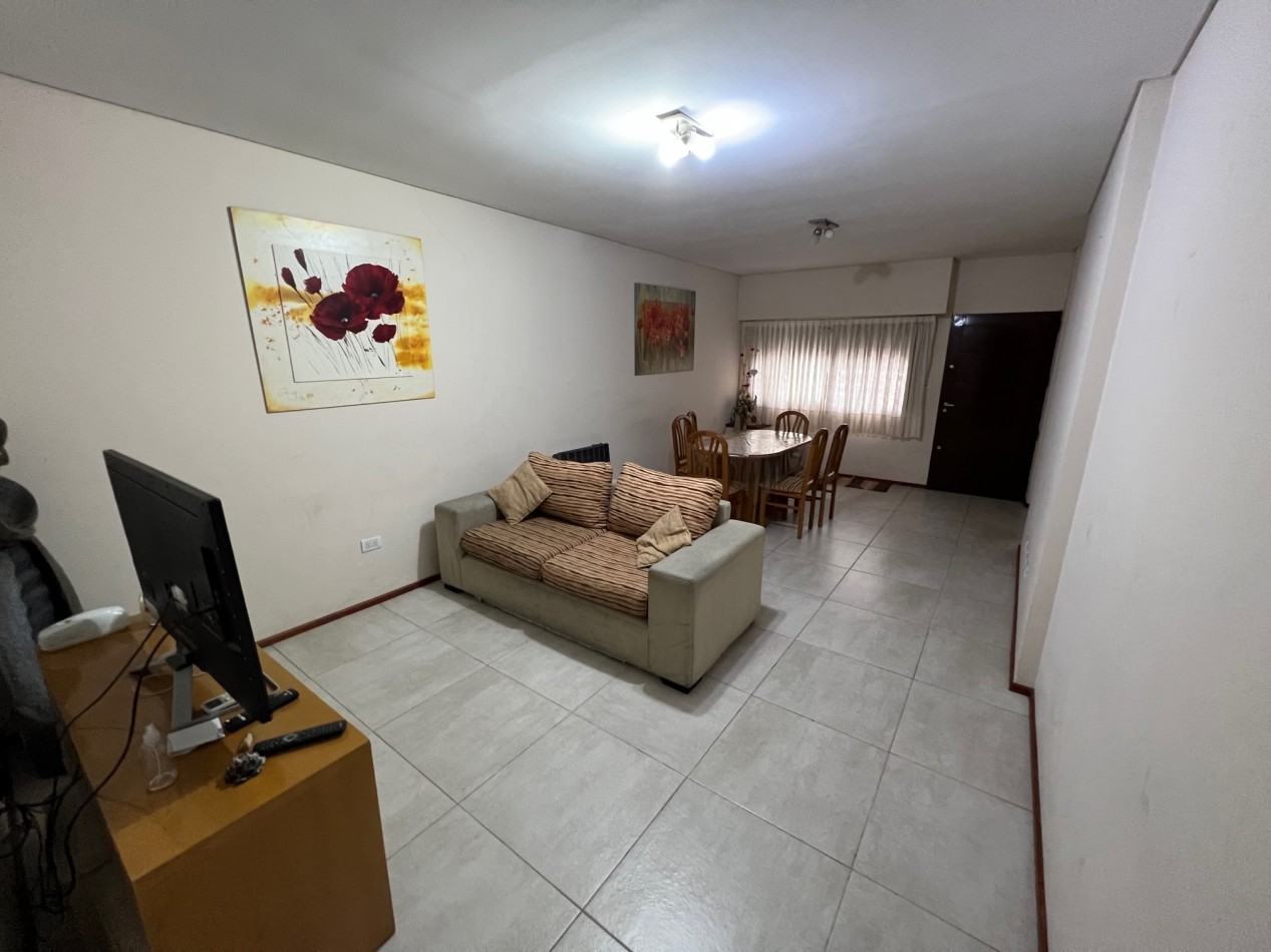 Venta Casa de 4 ambientes con parque, pileta, quincho y garage - Villa Lugano