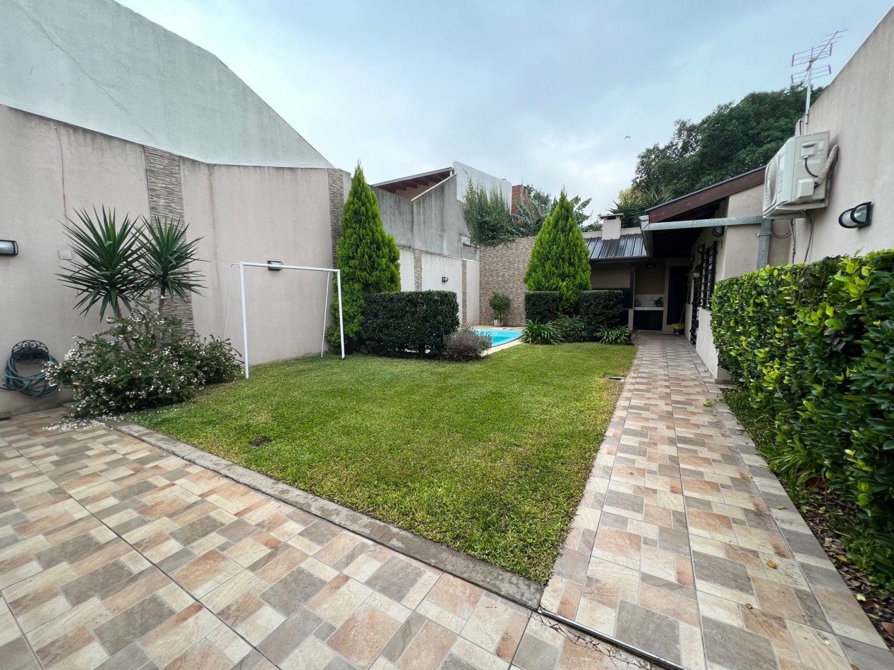 Venta Casa de 4 ambientes con parque, pileta, quincho y garage - Villa Lugano