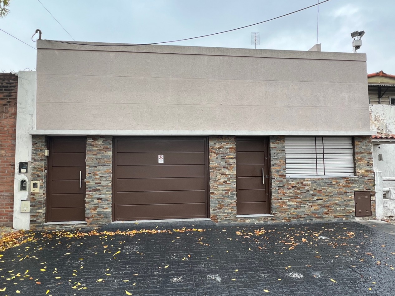 Venta Casa de 4 ambientes con parque, pileta, quincho y garage - Villa Lugano