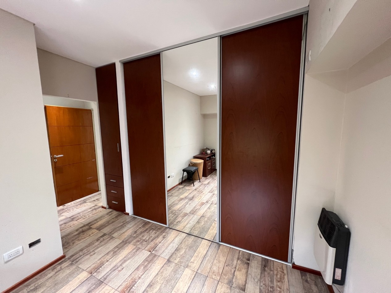 Venta Casa de 4 ambientes con parque, pileta, quincho y garage - Villa Lugano