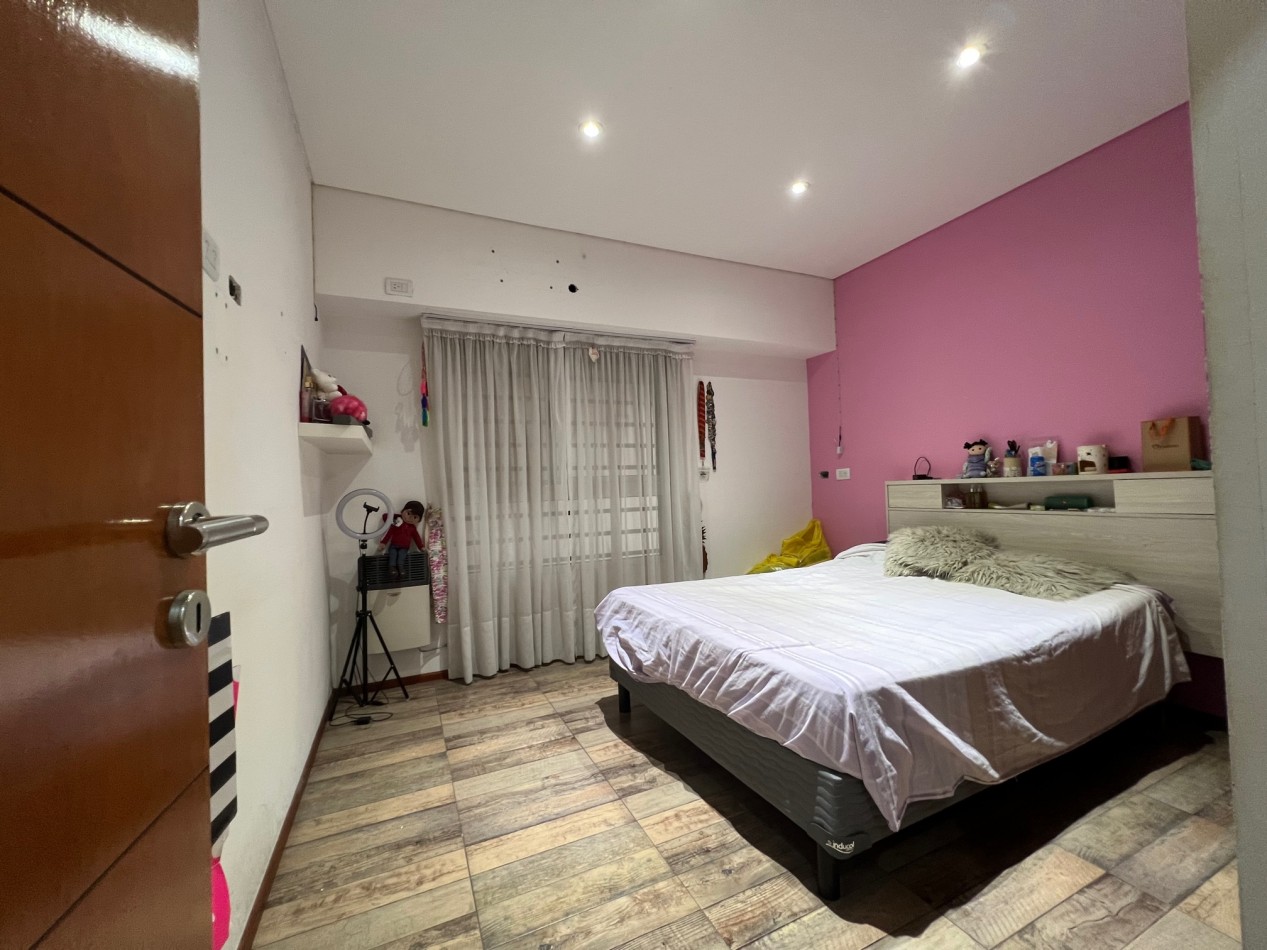 Venta Casa de 4 ambientes con parque, pileta, quincho y garage - Villa Lugano