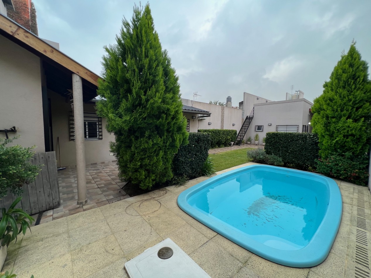 Venta Casa de 4 ambientes con parque, pileta, quincho y garage - Villa Lugano