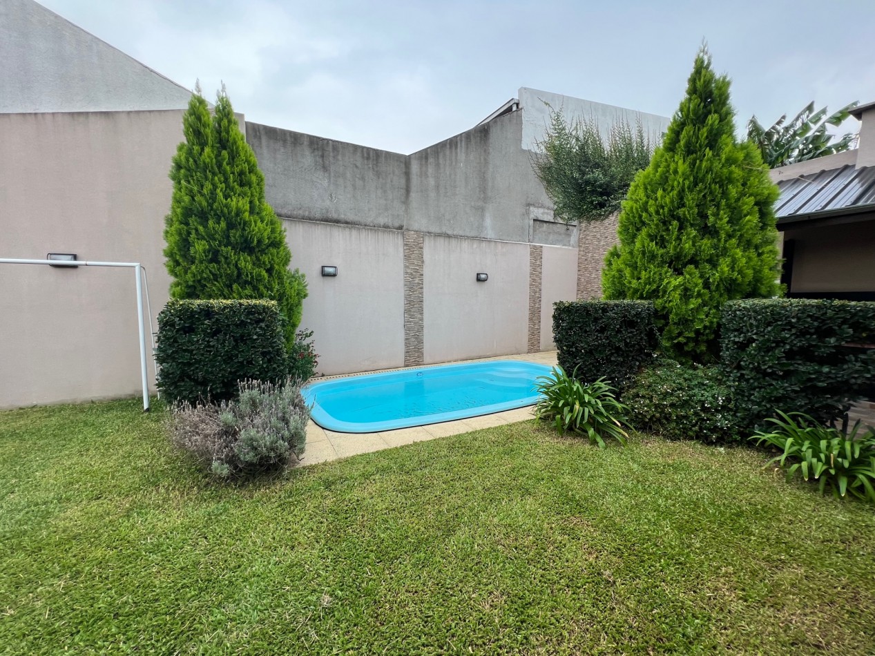 Venta Casa de 4 ambientes con parque, pileta, quincho y garage - Villa Lugano