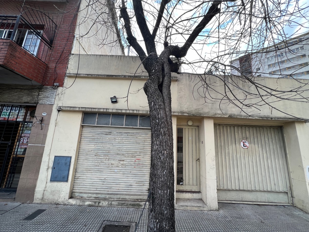 Venta Casa RETASADA con local y galpon a refaccionar  IDEAL VIVIR Y TRABAJAR - Villa Lugano 