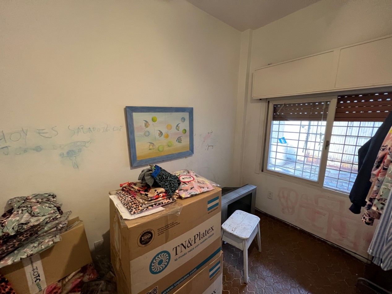 Venta Casa RETASADA con local y galpon a refaccionar  IDEAL VIVIR Y TRABAJAR - Villa Lugano 