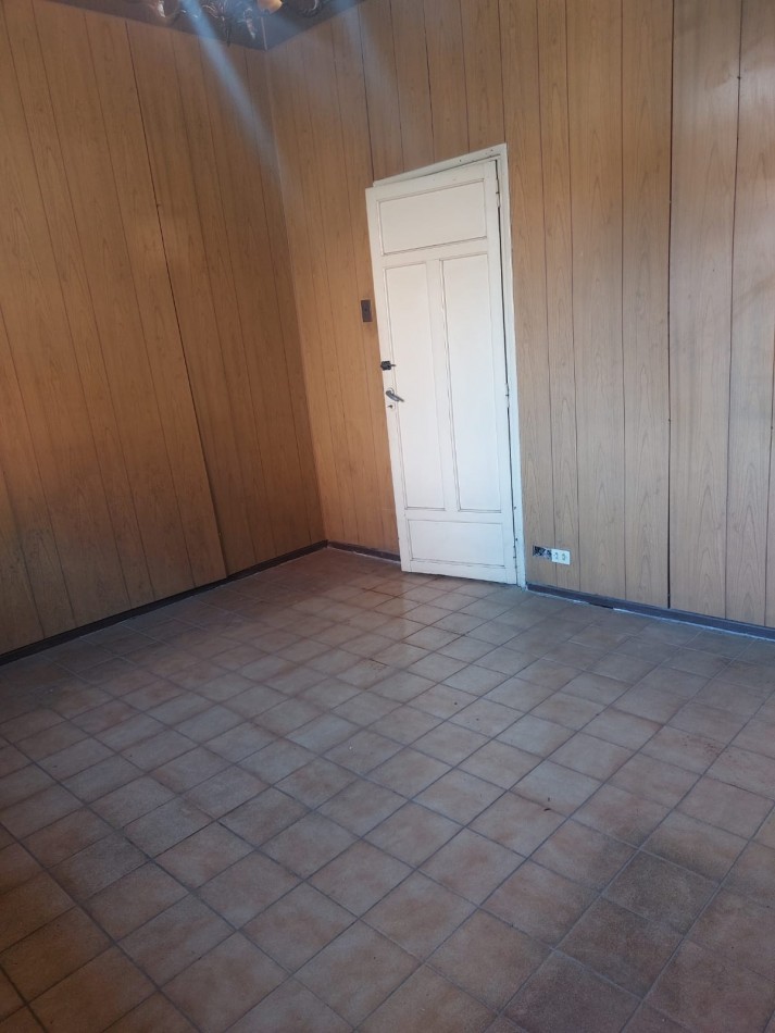 Venta Casa en lote propio de 8.66 x 25 para reciclar - Parque Avellaneda