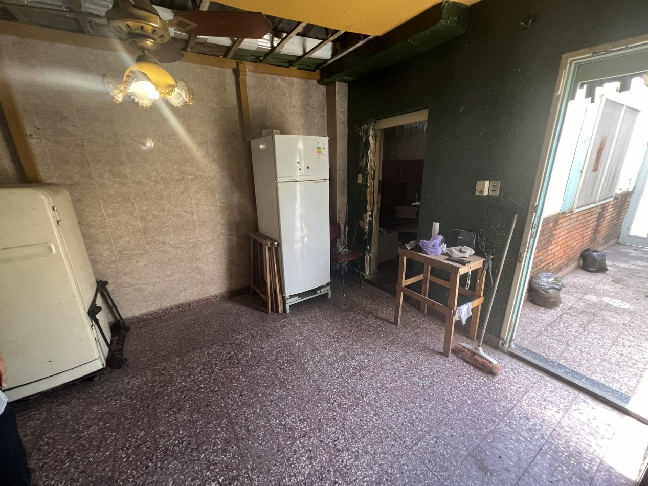Venta Casa en lote propio de 8.66 x 25 para reciclar - Parque Avellaneda