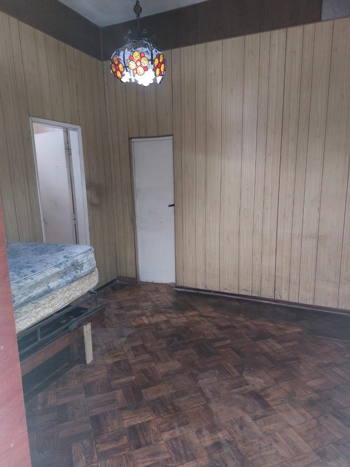Venta Casa en lote propio de 8.66 x 25 para reciclar - Parque Avellaneda