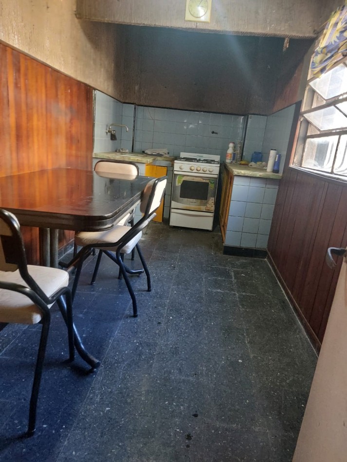 Venta Casa en lote propio de 8.66 x 25 para reciclar - Parque Avellaneda