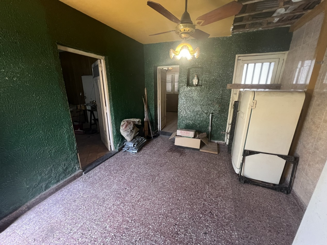Venta Casa en lote propio de 8.66 x 25 para reciclar - Parque Avellaneda
