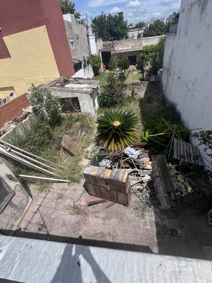 Venta Casa en lote propio de 8.66 x 25 para reciclar - Parque Avellaneda