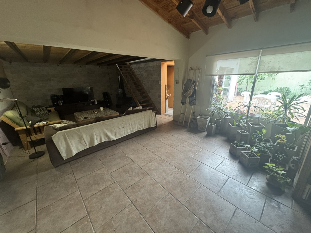 Venta Casa 4 ambientes con garage y patio en lote 8,64x19,63  - Mataderos