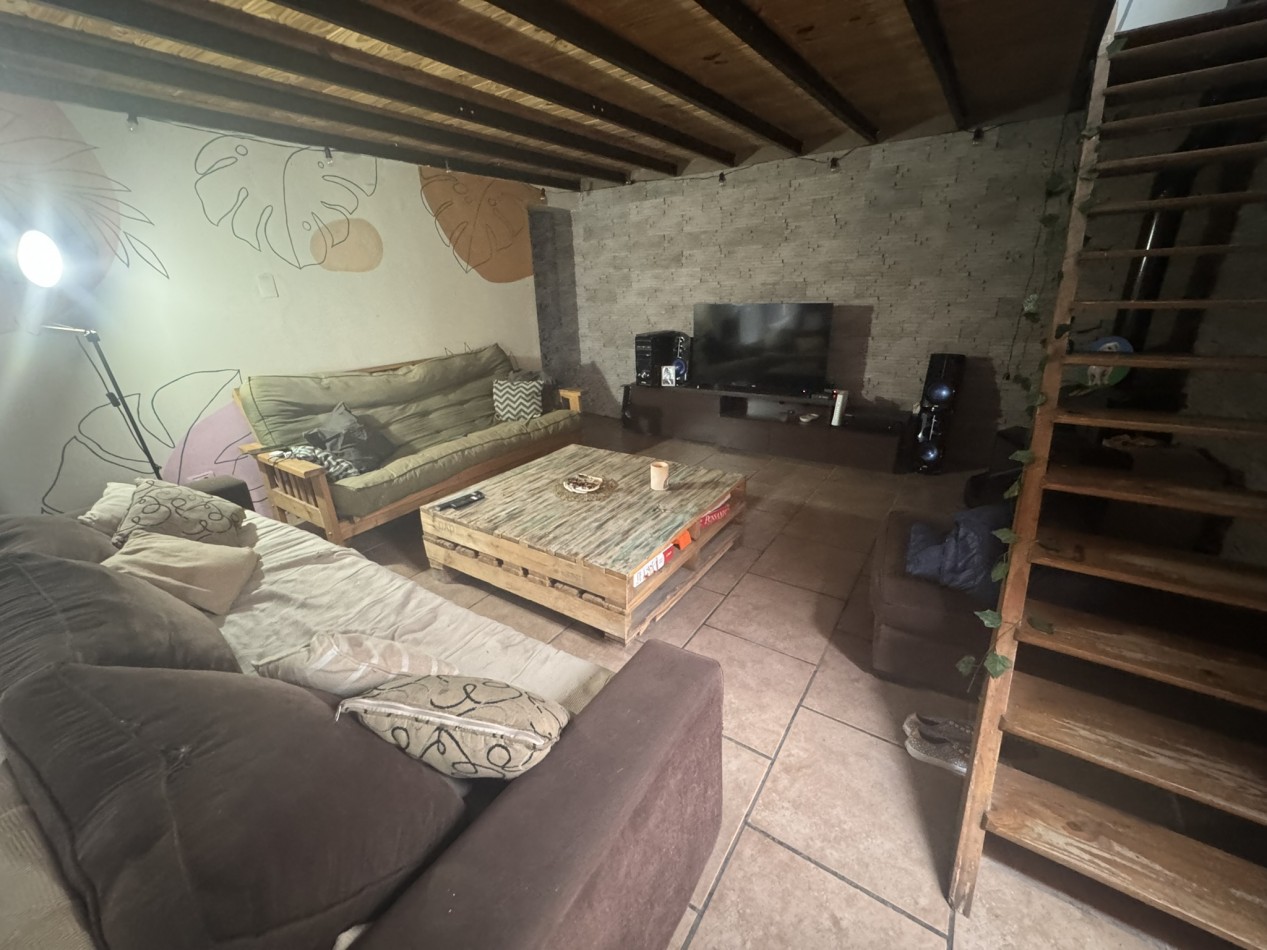 Venta Casa 4 ambientes con garage y patio en lote 8,64x19,63  - Mataderos