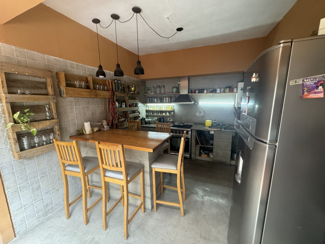 Venta Casa 4 ambientes con garage y patio en lote 8,64x19,63  - Mataderos