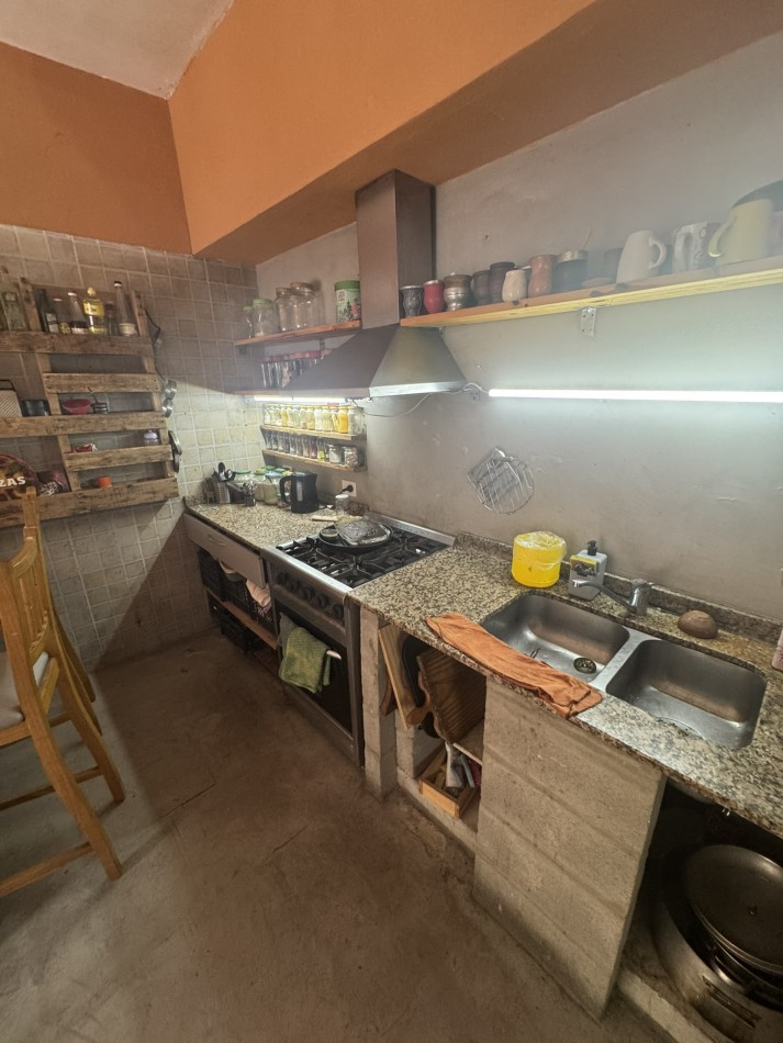 Venta Casa 4 ambientes con garage y patio en lote 8,64x19,63  - Mataderos