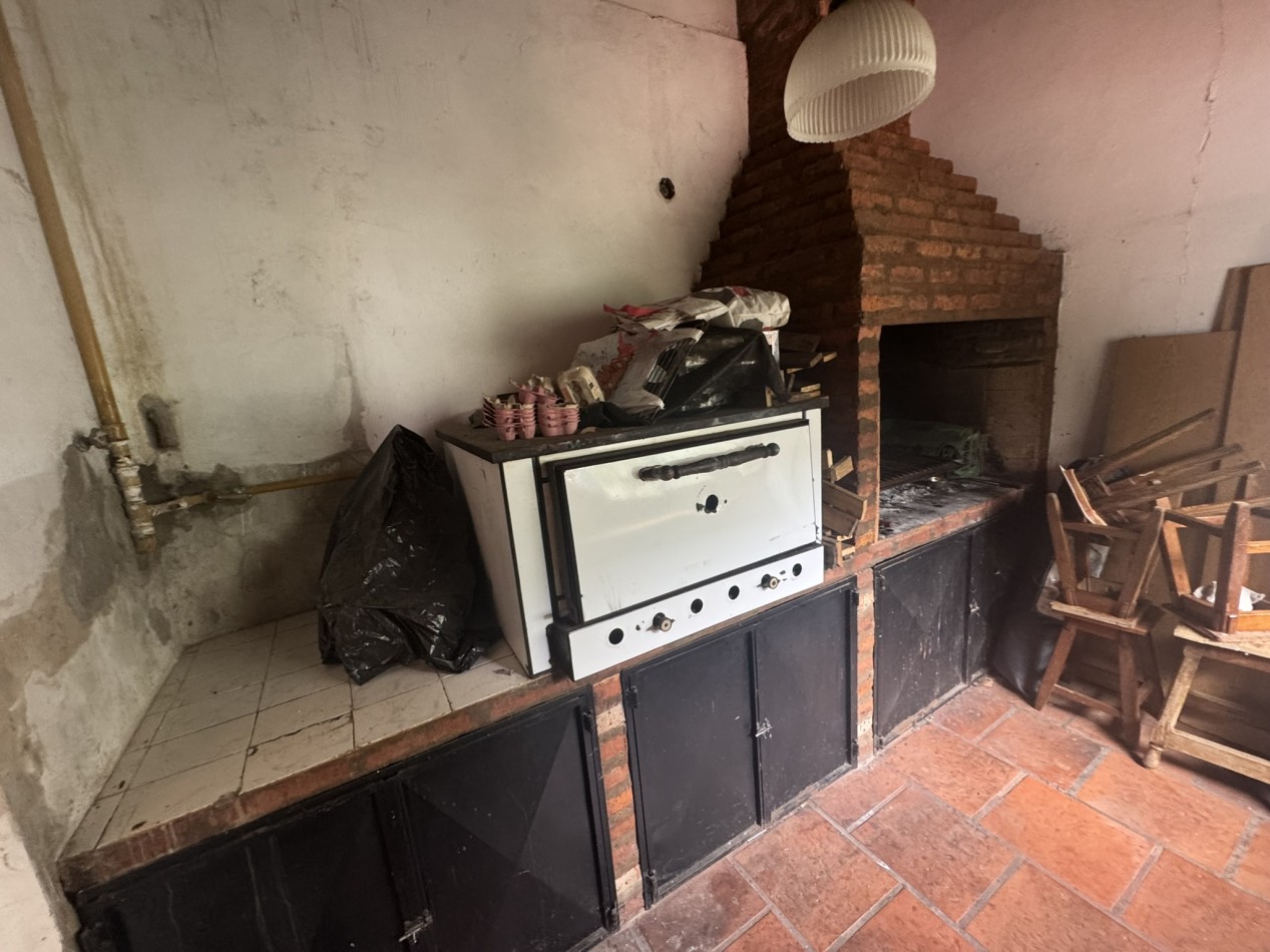 Venta Casa 4 ambientes con garage y patio en lote 8,64x19,63  - Mataderos