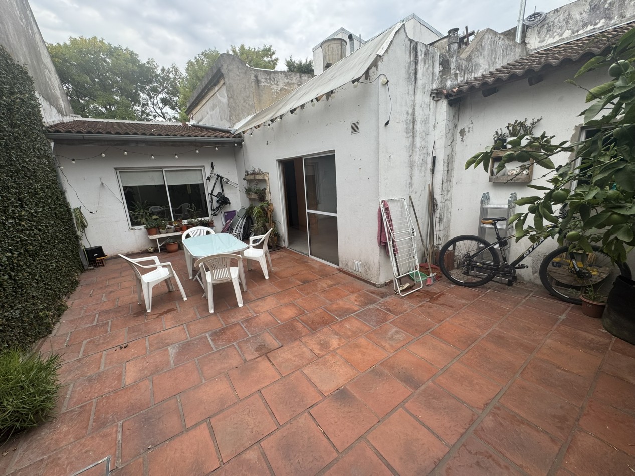 Venta Casa 4 ambientes con garage y patio en lote 8,64x19,63  - Mataderos