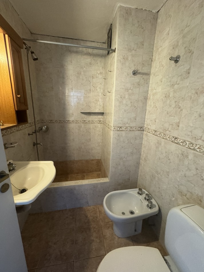 Venta Departamento 3 ambientes reciclado lindo - Lugano IyII Edificio 61