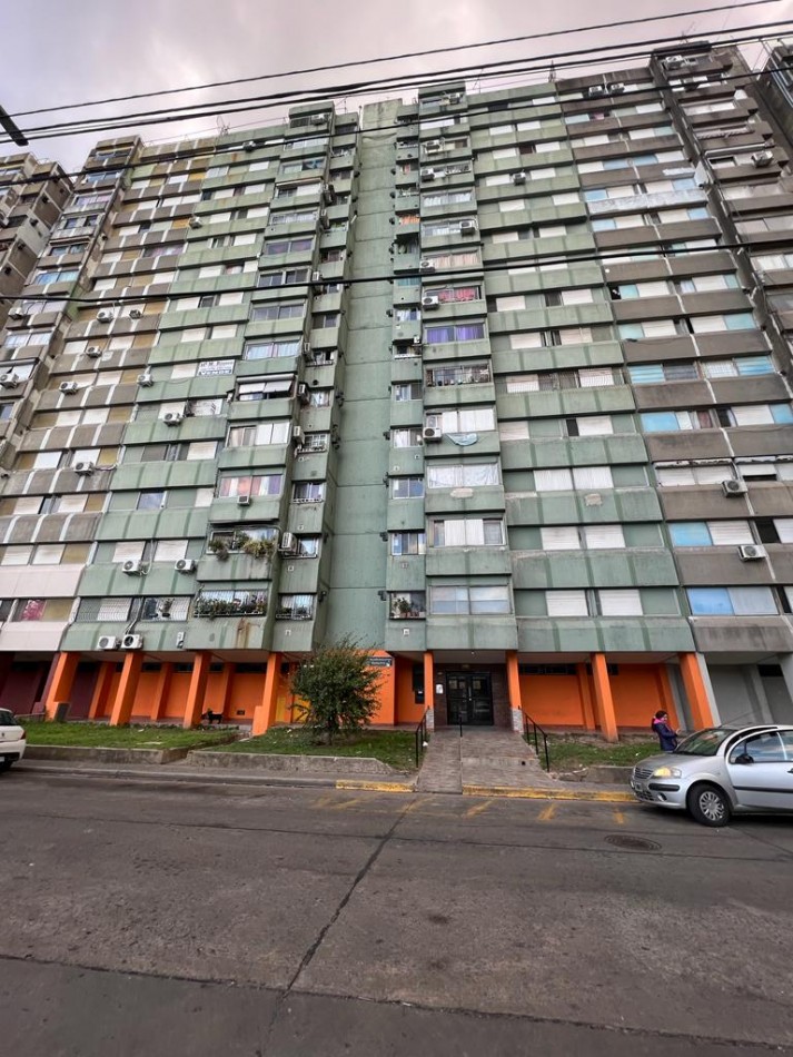 Venta Departamento 3 ambientes reciclado lindo - Lugano IyII Edificio 61