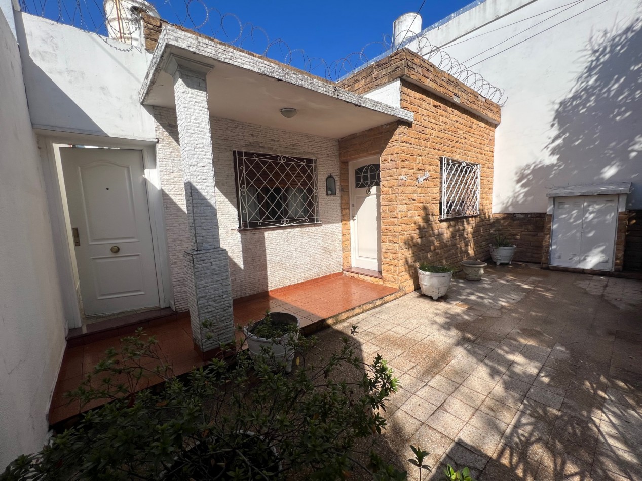 Venta Casa lote propio 8.66x30.49 2 dormitorios y fondo libre APTO CREDITO - Villa Lugano