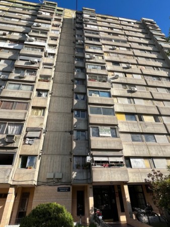 Alquiler Departamento 3 ambientes muy bueno - Lugano IyII Edificio 145