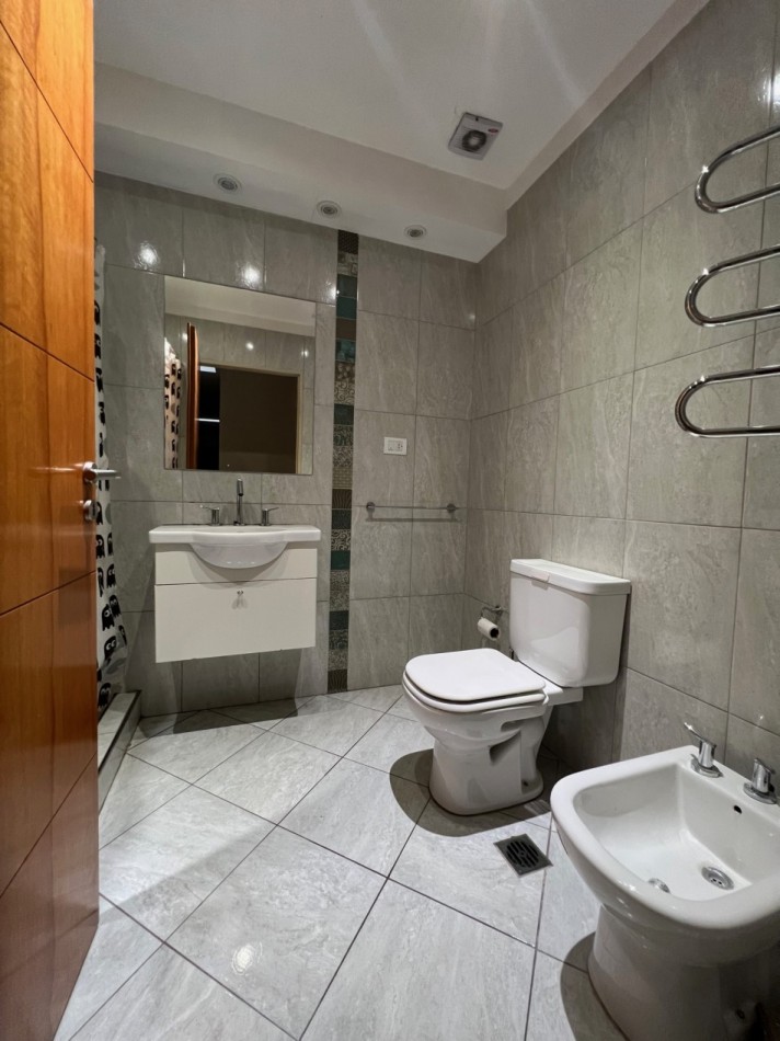 Venta Casa de 4 ambientes con parque, pileta, quincho y garage - Villa Lugano