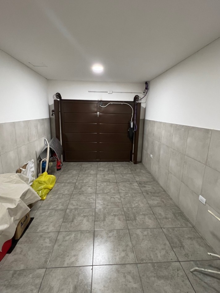 Venta Casa de 4 ambientes con parque, pileta, quincho y garage - Villa Lugano