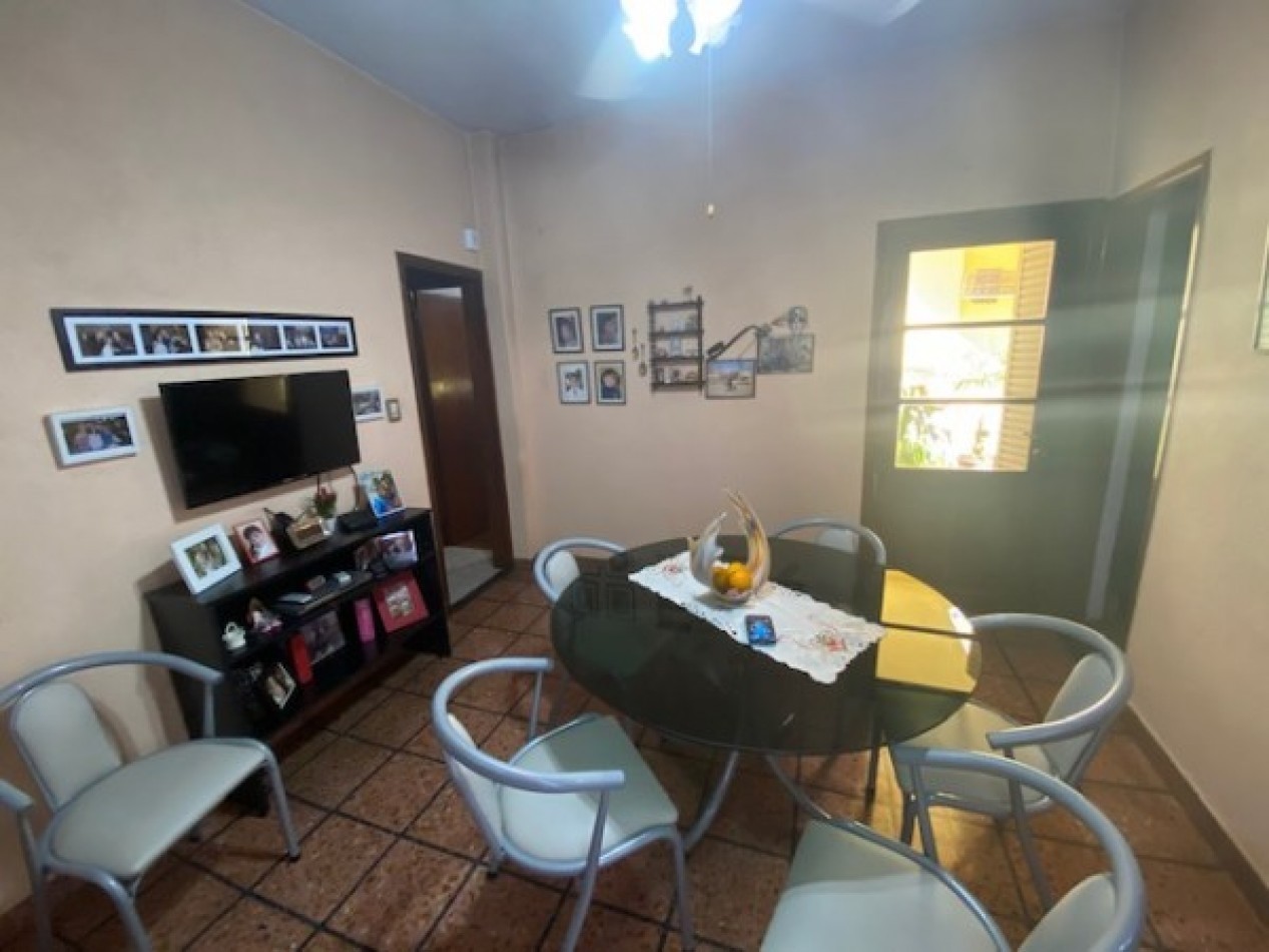 Venta Casa 3 amb 2 dormitorios en lote 10x40 con fondo parquizado y quincho  - Villa Lugano
