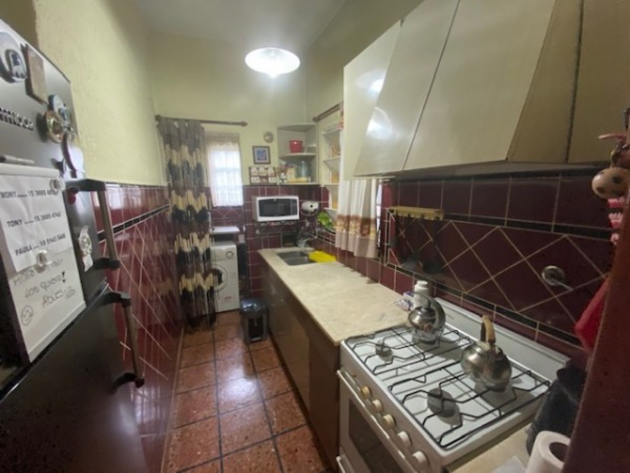 Venta Casa 3 amb 2 dormitorios en lote 10x40 con fondo parquizado y quincho  - Villa Lugano