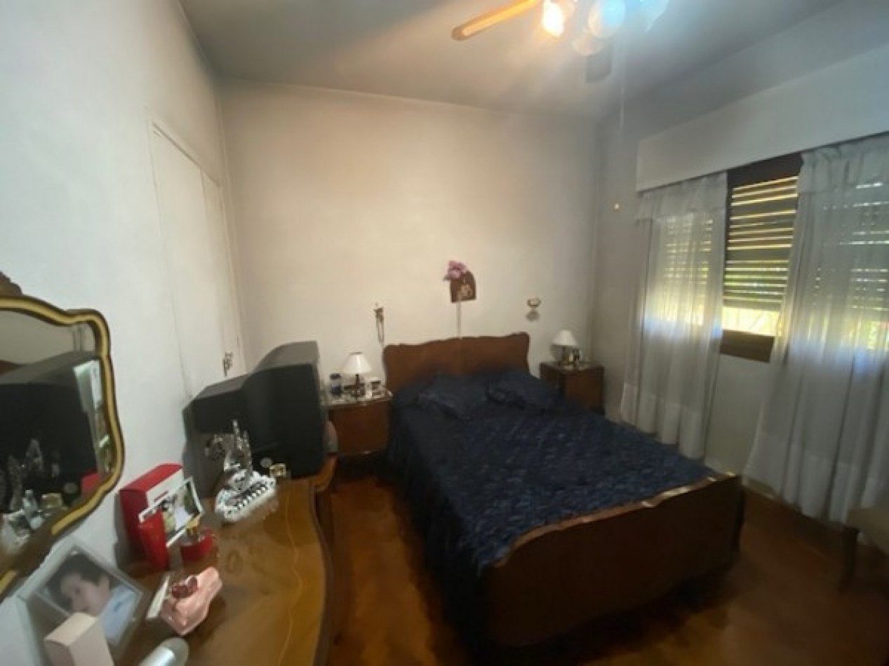Venta Casa 3 amb 2 dormitorios en lote 10x40 con fondo parquizado y quincho  - Villa Lugano