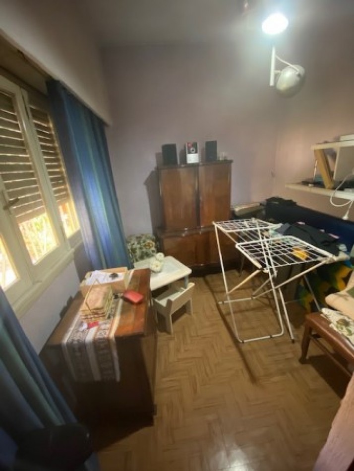 Venta Casa 3 amb 2 dormitorios en lote 10x40 con fondo parquizado y quincho  - Villa Lugano