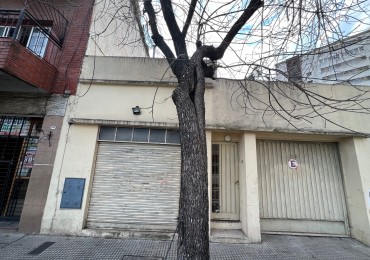 Venta Casa RETASADA con local y galpon a refaccionar  IDEAL VIVIR Y TRABAJAR - Villa Lugano 