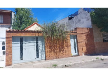 Venta Casa en lote propio de 8.66 x 25 para reciclar - Parque Avellaneda