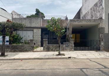 Venta Casa 3 amb 2 dormitorios en lote 10x40 con fondo parquizado y quincho  - Villa Lugano